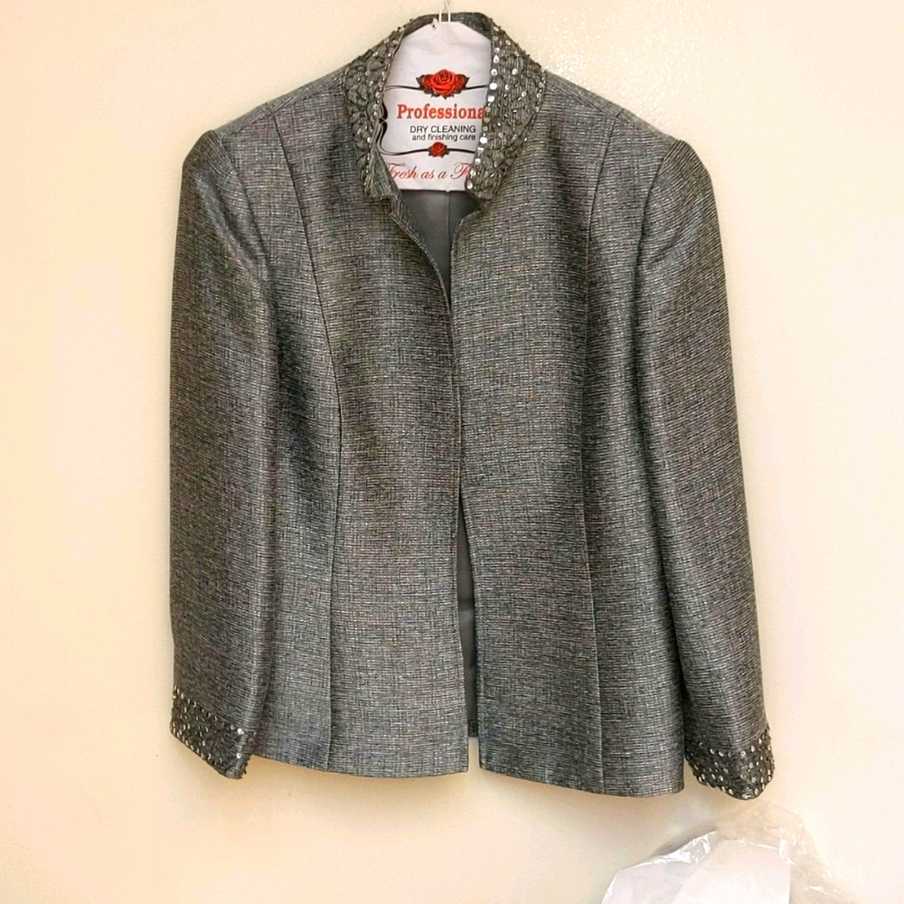 Tahari Luxe Suit